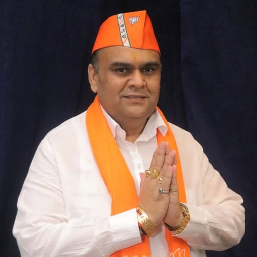 તા.૨૮-૦૧-૨૦૨૬ ના રોજ દેવું સ્વીકાર ભારતીય જનતા પાર્ટીનું રાષ્ટ્રીય શ્રેષ્ઠ નેતૃત્વ અને ગુજરાત પ્રદેશ શ્રેષ્ઠ નેતૃત્વ તેમજ જિલ્લાના સાંસદો, ધારાસભ્યો અને જિલ્લાના નેતાઓ અને જિલ્લાના ભાજપ કાર્યકરોના આશીર્વાદ અને સમર્થનને કારણે, તા.૩૦-૦૮-૨૦૧૮ ના રોજ જિલ્લામાં ૪૩ વર્ષની નાની ઉંમરે મારા પર વિશ્વાસ કરીને મને જિલ્લા મહામંત્રી બનાવ્યો. આ ૨૯ મહિનામાં મને સાથ આપનારા તમામનો હું હૃદયપૂર્વક આભાર માનું છું.